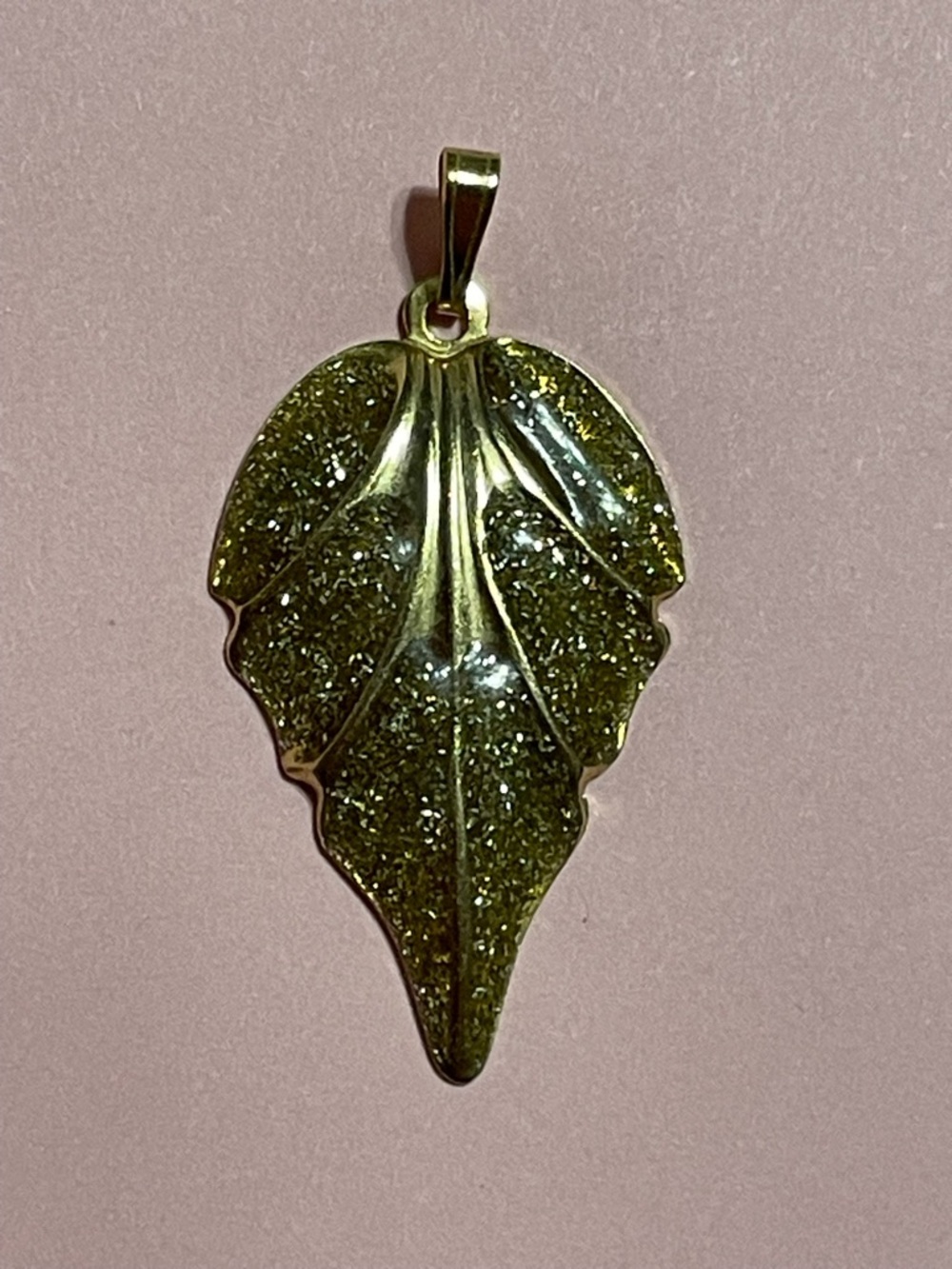Vintage 1980s Elegant Pendant Gold Tone Natural Diamond Dust Leaf Fall #9942